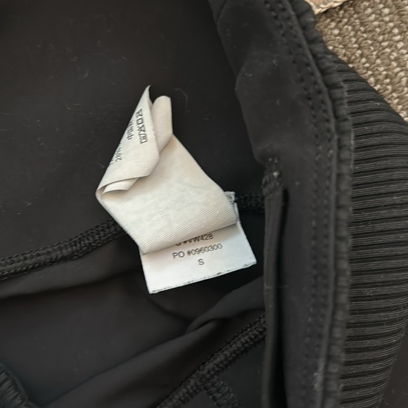 Small Vuori Rib Studio Leggings!! Sooo soft and comfy!✨🤩✨ - Picture 4 of 4